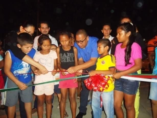 Alcalde de Arauca, Luis Emilio Tovar entregando más vías pavimentadas en el barrio Las Américas.