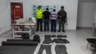 Las autoridades capturaron a dos personas que tenían un taller de costura donde presuntamente hacían uniformes para el frente 45 de las Farc en el departamento de Arauca.