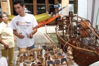 El objetivo de la Feria es comercializar los productos que los jóvenes internos en este Centro Amigoniano.