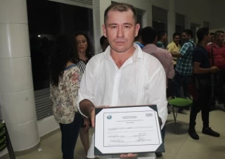 En acto protocolario en el auditorio de la Biblioteca La Triada, en Yopal, el Administrador Público Favio Vega Galindo, recibió la credencial que lo declara como Alcalde de Paz de Ariporo.