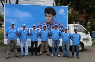 Barrancabermeja fue durante muchos años un polvorín en el que confluyeron guerrilla y paramilitares a disputarse los barrios calle por calle; en medio de este contexto surge la historia de Mateo.
