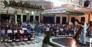 El arpista Juan Albino Torales de Paraguay durante su presentación en la iglesia Jesús el Buen Pastor de Acacías, Meta, el lanzamiento del Octavo Festival Internacional Infantil del Arpa.