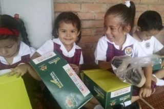 Entregaron dotación de calzado escolar a 12.293 estudiantes de preescolar y primaria en el Departamento del Meta.