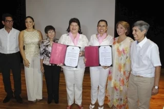 Gobierno Departamental condecoró a 17 mujeres con la Gran Orden 