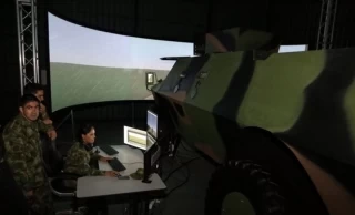 En Villaviencio, Meta entregaron simulador de vehículo blindado de transporte de tropa, MARKAB, con el cual se beneficiarán uniformados de todo el país.
