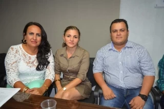 Juana Domitila Moreno, secretaria de hacienda, Miryan Velasquez Franco, tesorera del departamento y Wystong Yessid Poveda Zambrano, gerente de Enelar,