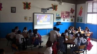 Docentes araucanos tendrán en sus manos el TOMI V5.  Permitirá convertir cualquier superficie en una pantalla táctil interactiva.
