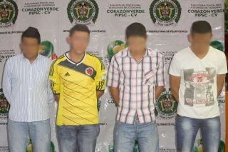 Estas cuatro personas fueron capturadas en flagrancia momentos en que le hurtaron el celular a un ciudadano, informó la Policía Nacional.