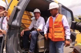 El ministro de Hacienda Mauricio Cárdenas Santamaría, realizó la apertura de la obra de rehabilitación vial la Grama-Pipiral.