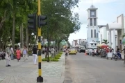Parque Bolívar Arauca: Desde la esquina de la calle con carrera 20. 22 de mayo 2012.