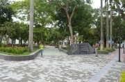 Parque Bolívar Arauca: Ahora la placa conmemorativa de 1810 esta en la esquina de la carrera 21 con calle 21 frente a la academia de historia.