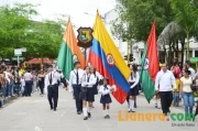 Desfile de celebración del 20 de julio en el municipio de Arauca.