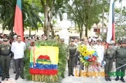 Celebración 20 de julio en Arauca: Ofrendas al busto del Libertador Simón Bolívar en la plaza de Arauca.