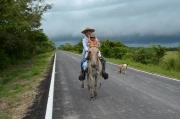 Vía Matapalito - Caracol: Más de mil personas se beneficiaran directamente de los 24 kilómetros pavimentados de la vía.