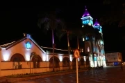 Iluminación Guamal: Con 124 reflectores leds que consumen solo 2.400 watios iluminaron la iglesia de Guamal.