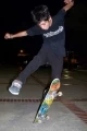Skateboarding a lo araucano: Jovenes practicando Skateboarding en la plazoleta de la Alcaldía municipal.