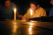Referendo 2003: Conteo de votos con la luz de las velas