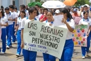 Marcha defensa regalías: Estudiantes de la Unidad Educativa Santa Teresita, marcharon en defensa de las regalías de Arauca.